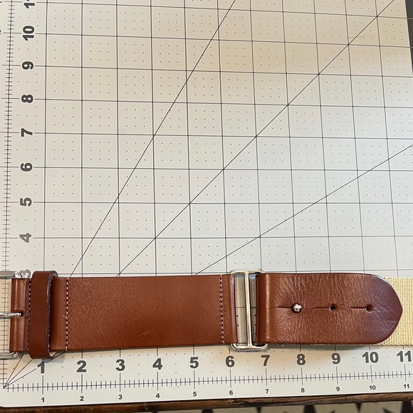 This is a vintage authentic Burberry, leather and canvas belt - Picture 4 of 8
